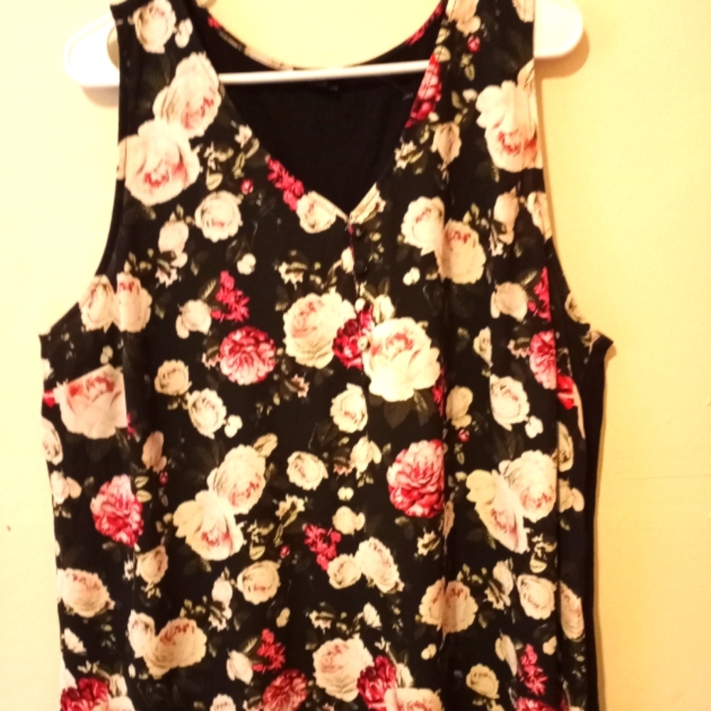Torrid Sleeveless Floral Top sz 2